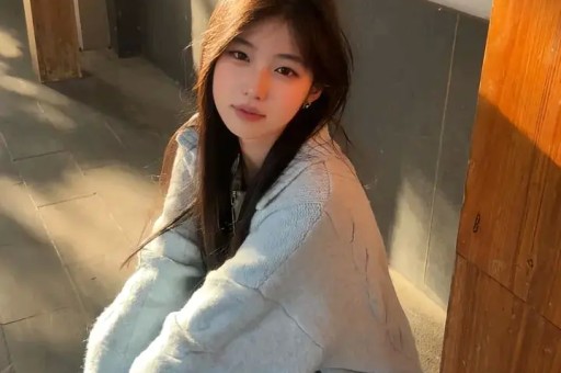 疑似张婉婷家暴宋宁峰张婉婷被曝多次对丈夫宋宁峰实施肢体暴力将踹飞3米远被拍到时面容憔悴脸上疑有伤痕
